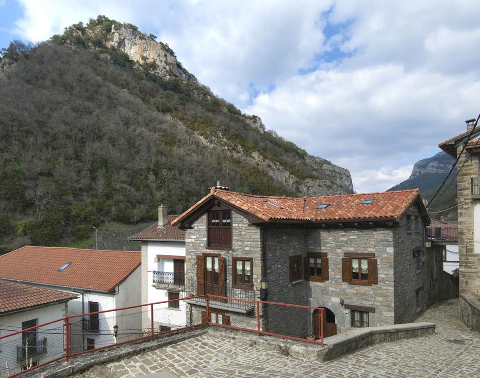 Kapel Etxea Hotel Urzainqui Exterior foto